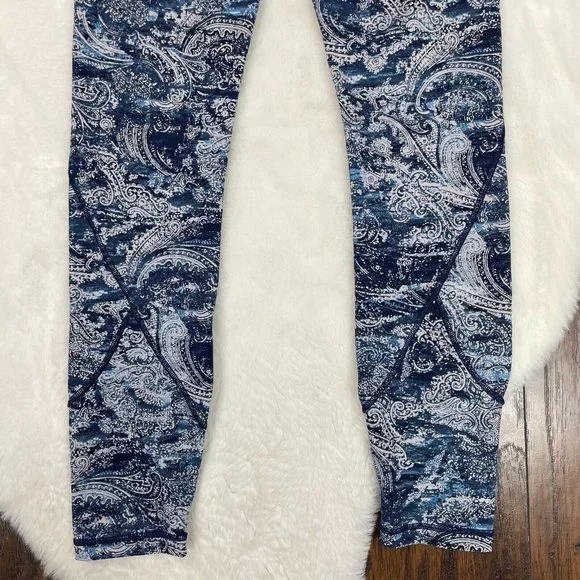 Lululemon In Movement Leggings 4 Blue Gray Paisley 7/8 Athletic Gym Workout - Picture 9 of 13